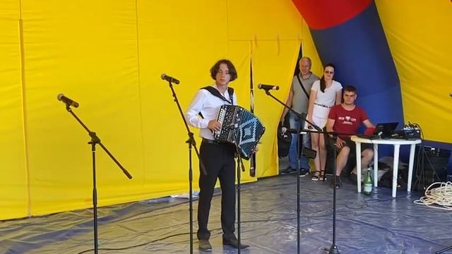 Классно играет! Илья Хватков на гармони Киселева! Фестиваль гармонистов в г.Касимов смотреть онлайн