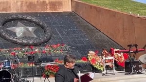 Александр Домогаров читает стих- Ржев, Влада Маленко.