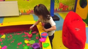 Развлечения для детей и весёлая детская игровая комната.