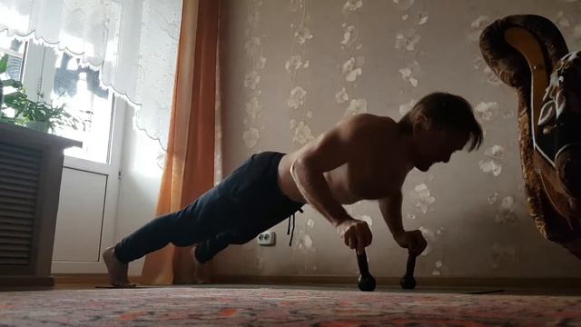 Отжимания на гантелях смотреть онлайн