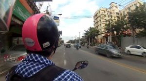 ПРИВЕТ.Я ВПЕРВЫЕ В ТАИЛАНДЕ. ТАИЛАНД ГЛАЗАМИ ДЕВУШКИ.МЛАДЕНЦЕВ ВОЗЯТ НА МОПЕДАХ