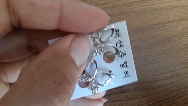 Бижутерия - сережки в виде бабочек (под серебро) смотреть онлайн