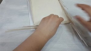 Как крепить стойки к фанерному дну / плетение из эколозы