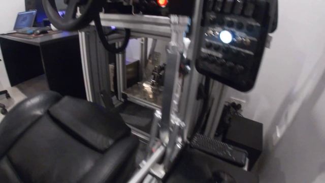 Quick Look @ the sim rig смотреть онлайн