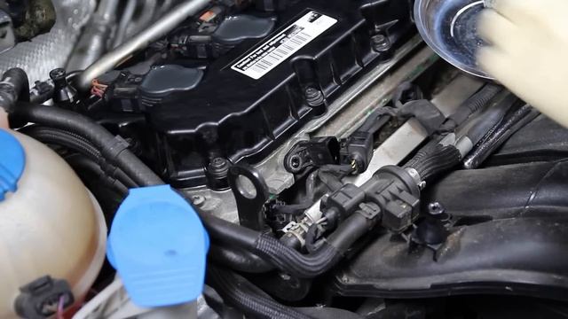 How to Install a VW 5 Cyl 2.5 Engine Cam Position Sensor (G40) смотреть онлайн