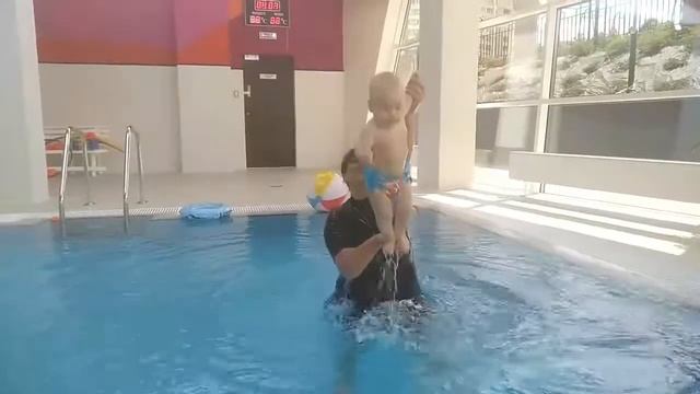 Персональные занятия в бассейне для грудничков смотреть онлайн