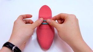 ДЛЯ МАЛЫШЕЙ ! Интересное видео о том, как сделать радужную обувь из кинетического песка