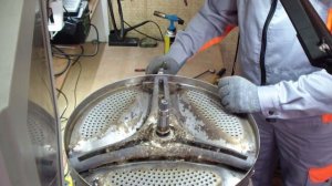 Стиралка LG с прямым приводом стучит. Подшипники?