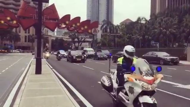 Президентский Кортеж всегда имел место в народе как особого на Ролс-Ройсах и Мерседесах 222-й модел смотреть онлайн