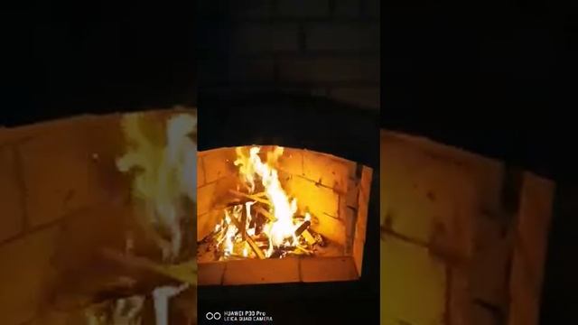 Угловой камин готов к работе и обогреву помещения! смотреть онлайн