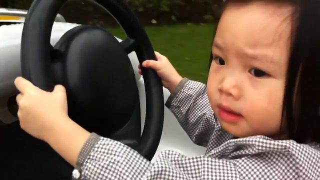 Japan May 2012 Videos - Kay loves driving in Disney смотреть онлайн