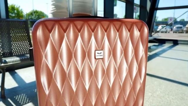 Видеообзор польского чемодана Wings PC 190 премиум сегмент из поликарбоната смотреть онлайн