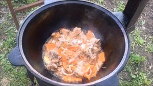 Беру картофель, курицу, казан и ужин готов.