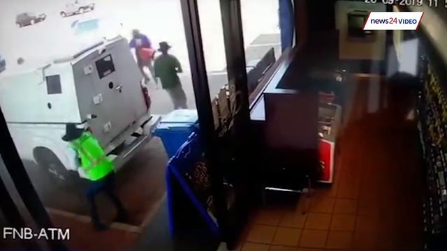 WATCH | Manhunt launched after shootout and armed robbery at Protea Glen смотреть онлайн