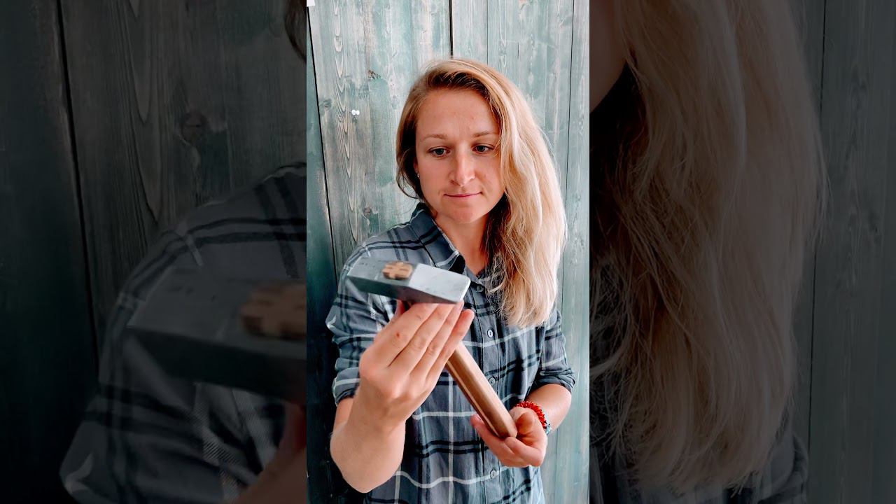 #shorts Отремонтировала старый молоток. Сделала новую ручку из дерева ореха и березы,почистила боёк смотреть онлайн