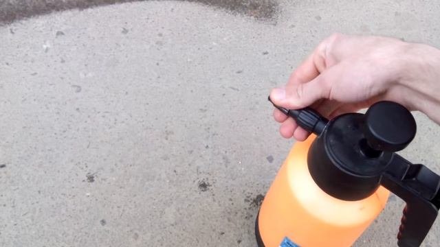 Не качает или туго качает опрыскиватель Жук 12л? - YouTube