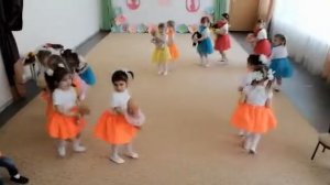 Танец "Маленькие мамы"