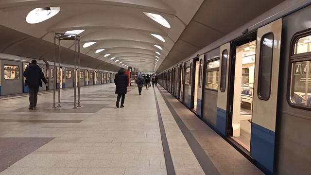 Метро Москвы Станция метро Алтуфьево движение поездов ОКА 81-760 | Московский транспорт