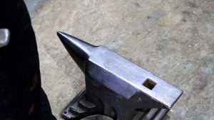 Антикварная наковальня Salgótarján Acélárugyár