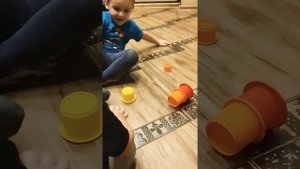 Как крутится юла, простейший из гироскопов, на вершине пирамиды. Играем с детьми весело.