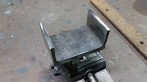 Тиски своими руками. Небольшие тиски из швеллера своими руками.