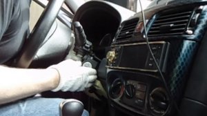 Закрепляем замок зажигания на Almera N 16.