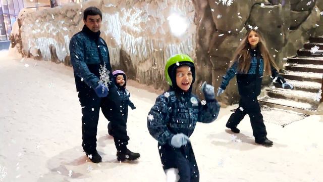 Алан и Амир посетили снежный парк Ski Dubai смотреть онлайн