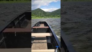 Лодка "Шитик" с двигателем на винте  по перекатам.