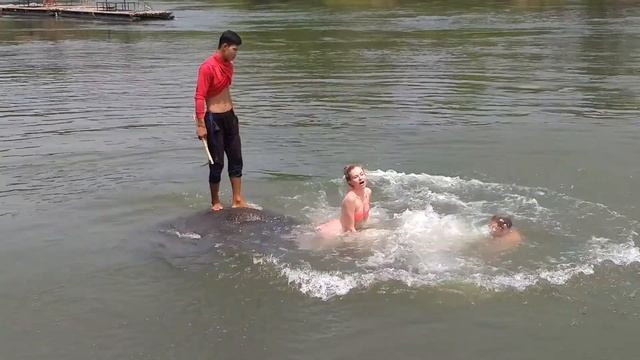 Купание со слоном в реке Квай, часть 1, Таиланд, март 2019 г. смотреть онлайн