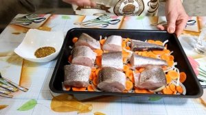 Рыба хек на овощной подушке