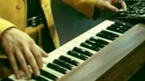 А любовь рядом была