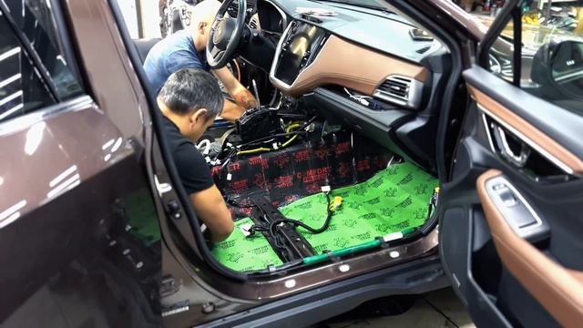 Процесс шумоизоляции Субару смотреть онлайн