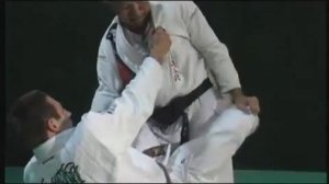 Джиуджитсу Ч29 Освобождение от захвата двумя ногами