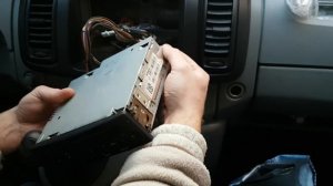 НЕ РАБОТАЕТ ШТАТНАЯ МАГНИТОЛА НА RENAULT TRAFIC ("РЕМОНТ")