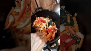 Кореянка готовит СТЕКЛЯННУЮ ЛАПШУ