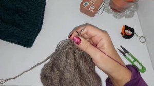 М.К.Женский берет спицами. Берет ,,комбинированная коса"