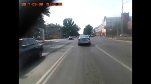 Автобус 22 маршрута, дпс и красный сигнал светофора