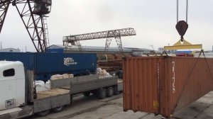 Погрузка 40ф контейнера 32тн траверсой