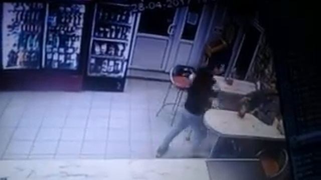 Вырубил с удара и вынес смотреть онлайн