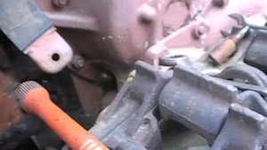 Трактор КТЗ Т-70. Демонтируем торсионный вал.