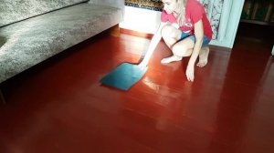 How to exercise with your cats! Kitty Lika helps me to work out