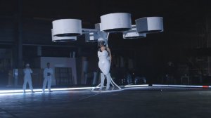 Леди Гага представила первое в мире "летающее платье"
