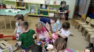 Подарили куклы ЛОЛ и другие игрушки В САДИК