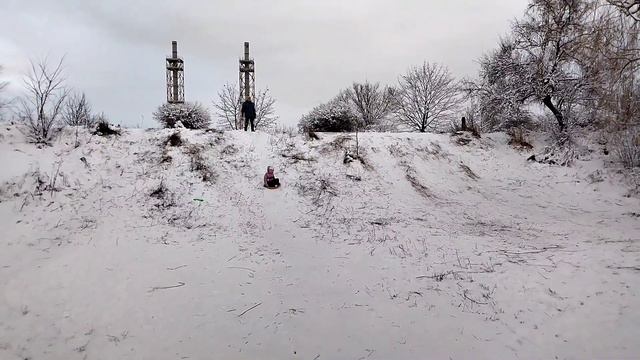 Катаемся с горки⛷️ смотреть онлайн