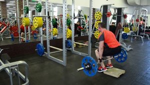 Приседания со штангой за ягодицами с подставки 6 см