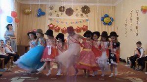 ТАНЕЦ НА ВЫПУСКНОМ. В маминых туфлях