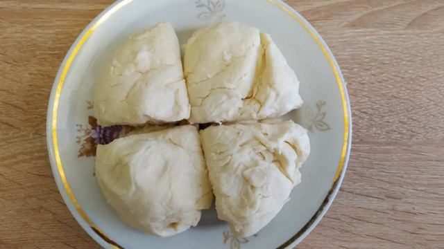 Гёзлеме с сосисками и консервированным огурцом