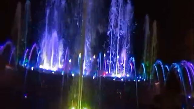Открытие  фонтанов у кинотеатра  "Авроры".  Краснодар