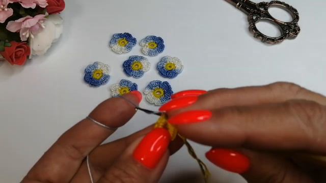 Нежная незабудка, с вязанием которой справится даже новичок смотреть онлайн