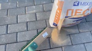 Песок для засыпки швов брусчатки и тратуарной плитки.